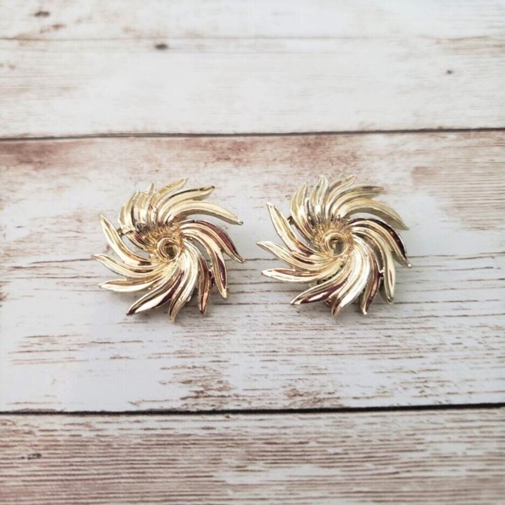 Vintage Lisner Clip On Earrings - Gold Tone Swirl Shape Starburst